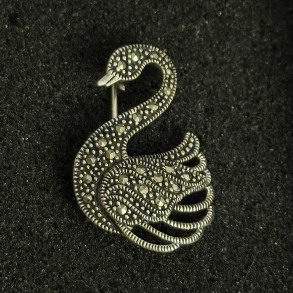 Sterling Silver‎ Swan Brooch with Marcasite Stones Thailand - Picture 8 of 9